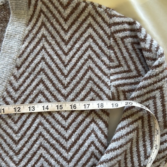 Ann Taylor Petite Gray Brown Herringbone Boyfriend Buttoned Cardigan Sweater XXS - Picture 10 of 12